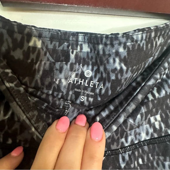 ATHLETA Chaturanga High Rise Black Gray Cobra Snake Print Leggings Small Lycra - Picture 3 of 5